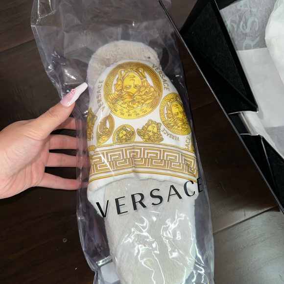 Versace Slippers - Picture 12 of 12